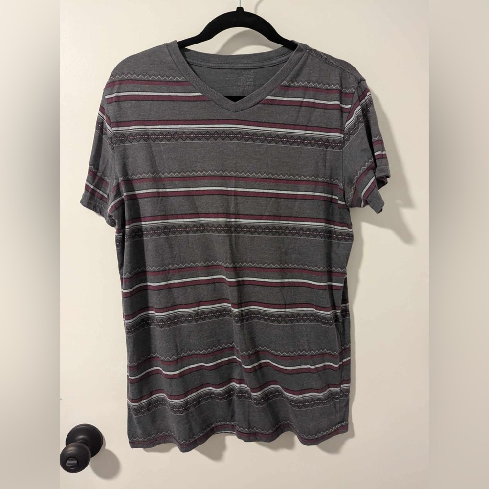 Blue Crown Men’s V-neck tee (M)